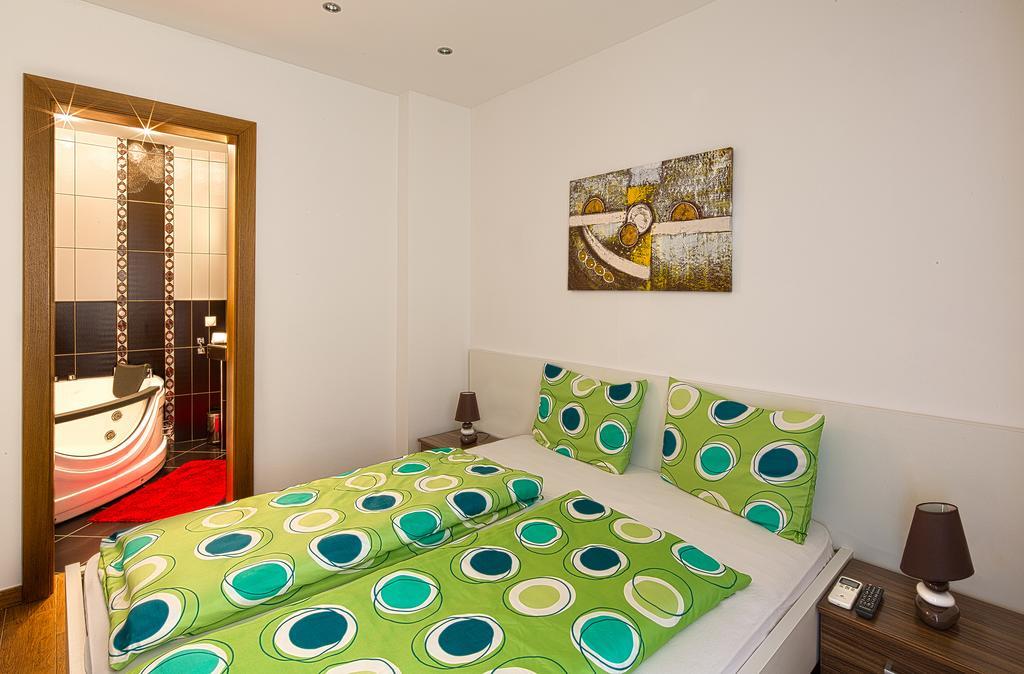 Montelux Apartments Budva Bilik gambar